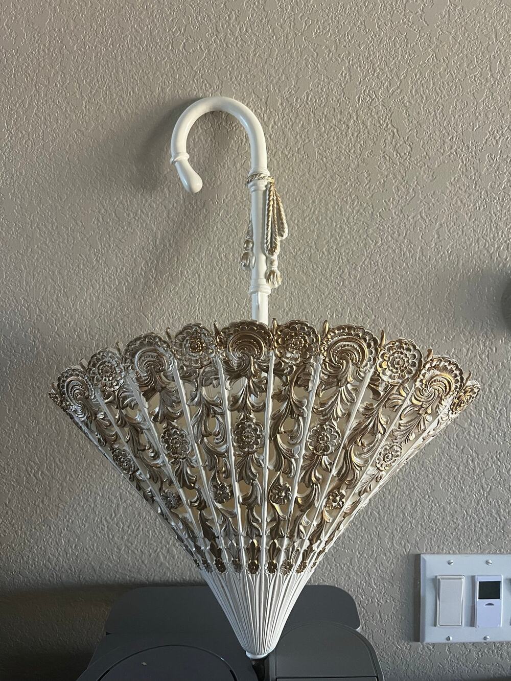 Vintage 1965 Burwood Products Lace Parasol Wall Pocket Planter Hollywood Regency
